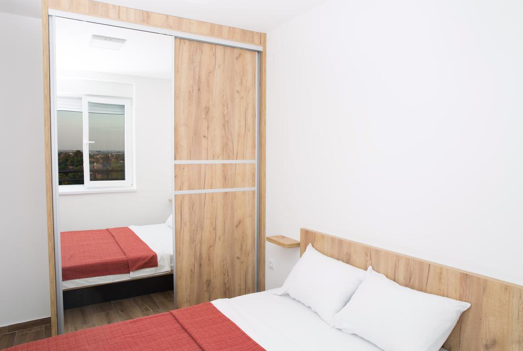 Apartment Koral ルマ エクステリア 写真